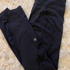 Black lululemon leggings with pockets